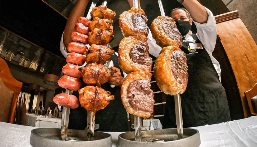 Hospitalidade à mesa: o acolhimento como estratégia para churrascarias